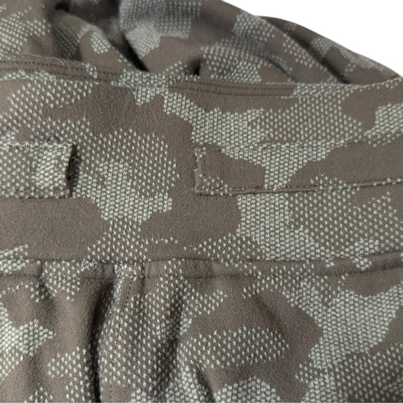 Lululemon Ready to Rulu Jogger 29"
Heritage Camo Dark Olive Green Twill - Picture 5 of 7